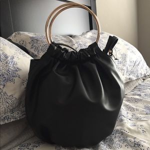 BLACK HANDBAG *NEW*